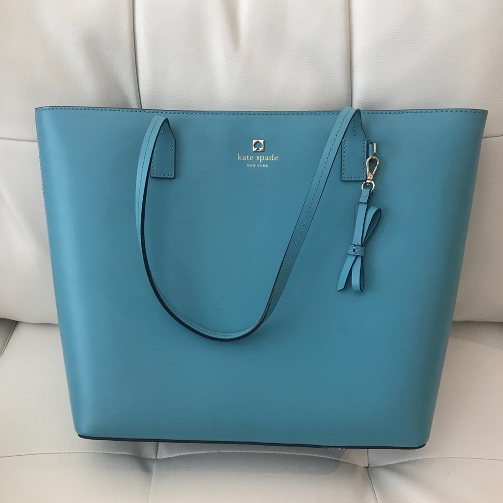 Kate spade leather tote purse with zipper closure